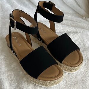 Black and natural sandals, size 5.5